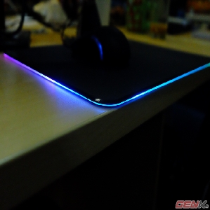 Đánh giá mousepad 18,6 triệu màu Razer Firefly: đam mê bất tận !