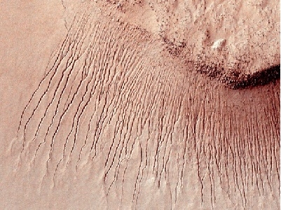 NASA tìm thấy nước ở dạng lỏng trên Sao Hỏa, hứa hẹn cho dấu hiệu của sự sống