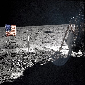 Ngày này cách đây 46 năm: Bước chân đầu tiên của loài người lên Mặt trăng