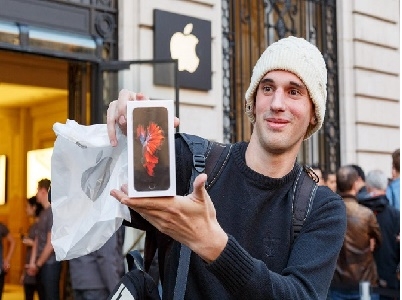 Nhìn lại toàn cảnh thế giới trong ngày đầu mở bán iPhone 6s